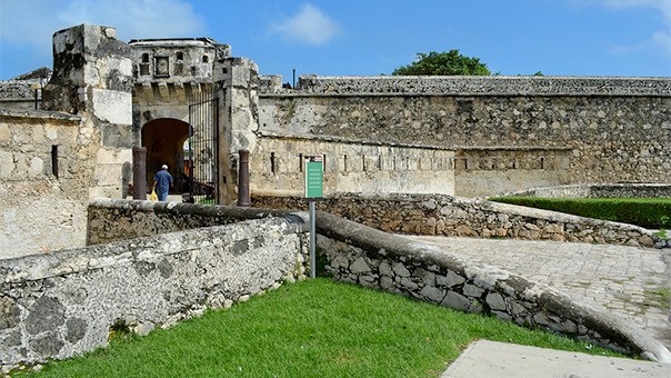 Espect�culo de luz y sonido Puerta de Tierra
