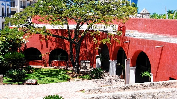 Museo de Arqueolog�a y Arquitectura Maya