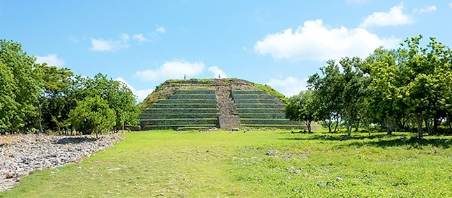 Zona Arqueológica de Izamal, Izamal