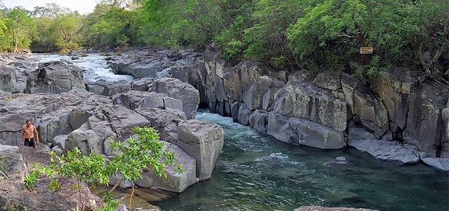 Río de Tancoco, Cerro Azul