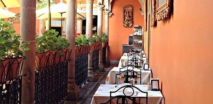 El Rey de Las Carnitas, Quiroga