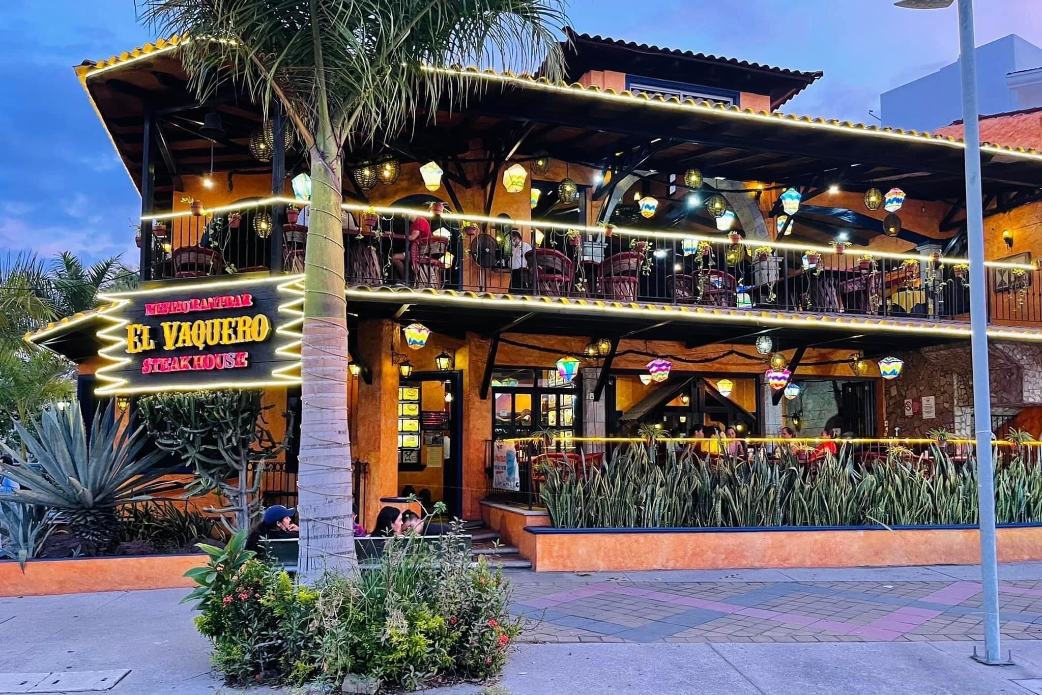 desesperación Exención Cortar El Vaquero Restaurant, Manzanillo, Colima, México | ZonaTuristica