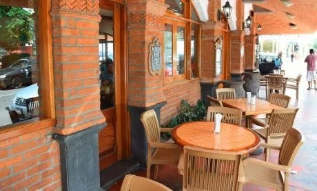 Los Farolitos Restaurant