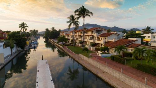 Cabo Blanco Hotel and Marina, Barra de Navidad