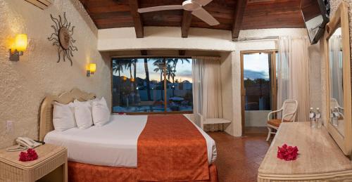 Cabo Blanco Hotel and Marina, Barra de Navidad