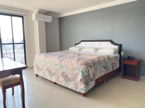 Grand Royal, Tampico