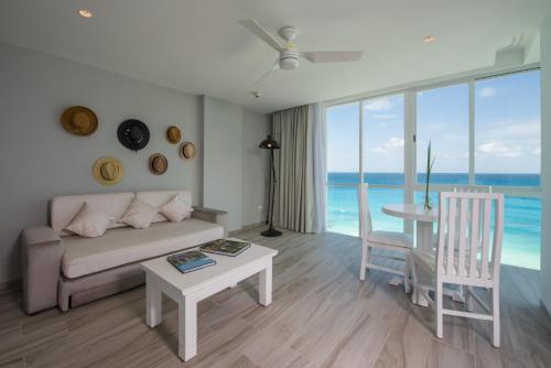 Óleo Cancún Playa, Cancún