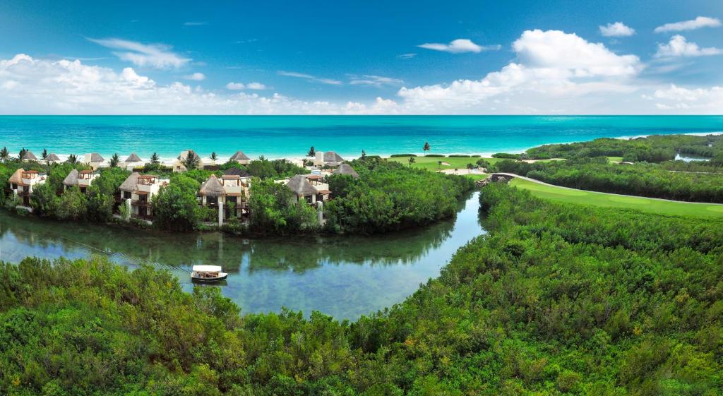 Fairmont Mayakoba, Mayakoba