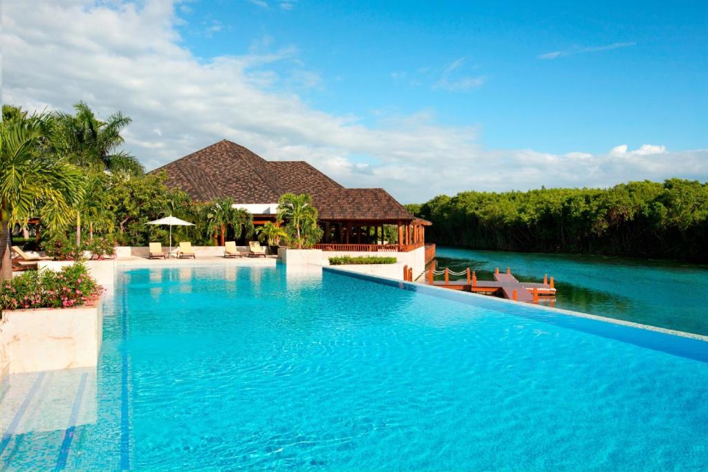 Fairmont Mayakoba, Mayakoba