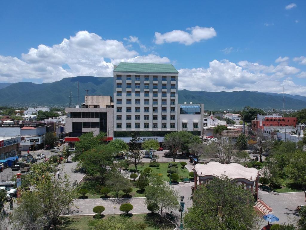 Everest, Ciudad Victoria