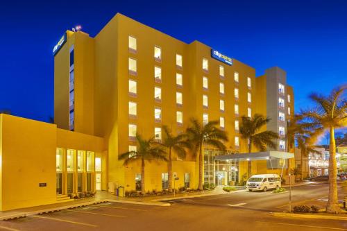 City Express Tampico, Tampico
