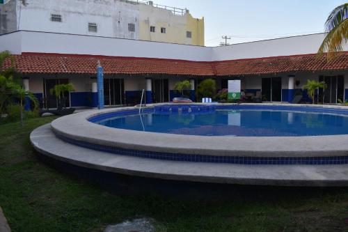 Plaza Almendros, Isla Mujeres
