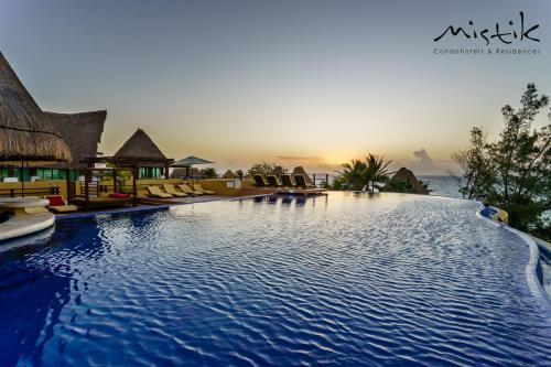 Pueblito Escondido, Playa del Carmen