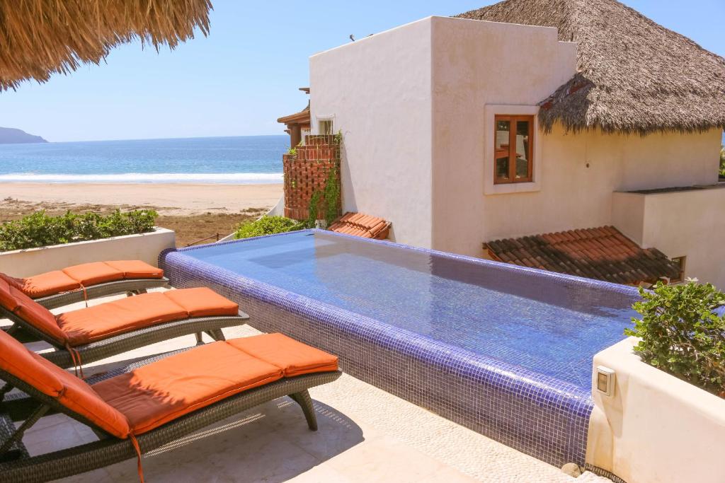 Las Palmas Luxury Villas, Barra de Potosí