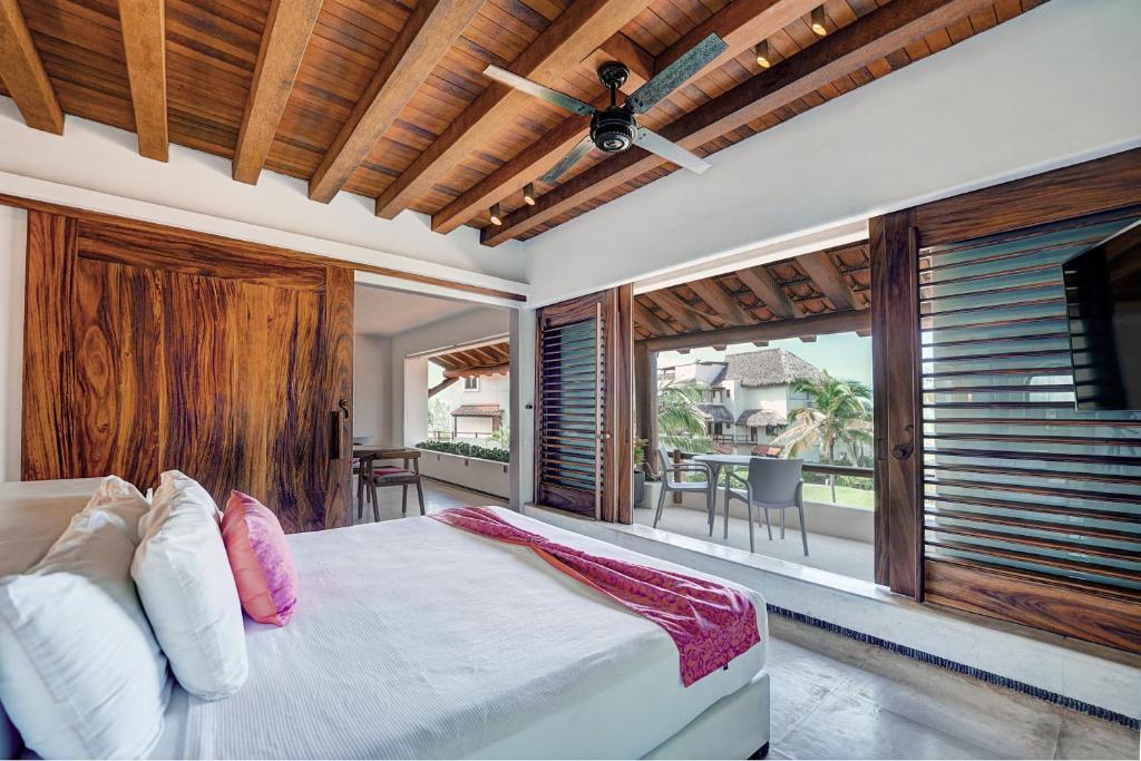 Las Palmas Luxury Villas, Barra de Potosí