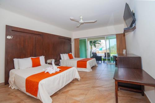 Princess Mayev, Huatulco
