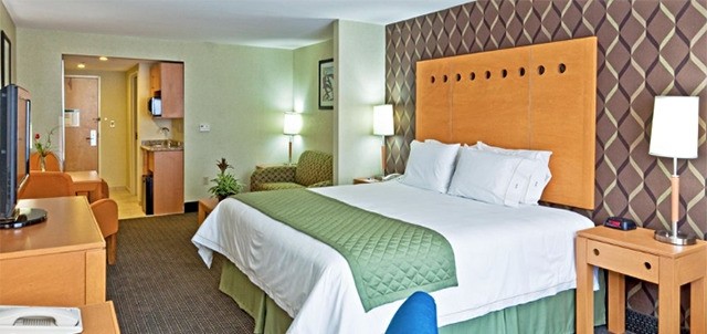 Holiday Inn Express and Suites Aeropuerto, Apodaca