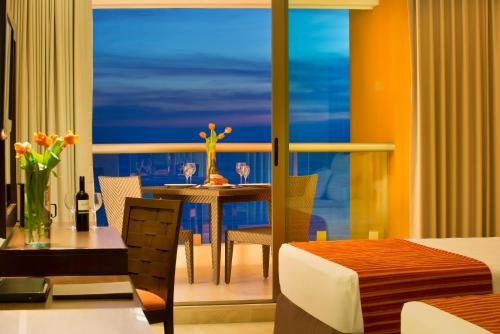 Sunset Plaza, Puerto Vallarta