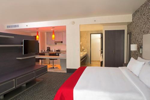 Holiday Inn Express and Suites, Querétaro