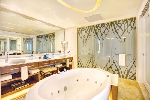 Hideaway at Royalton Riviera Cancún, Puerto Morelos