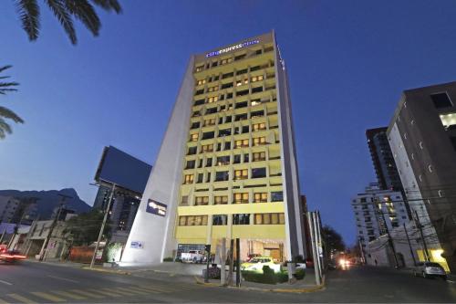 City Express Plus Monterrey Galerías, Monterrey