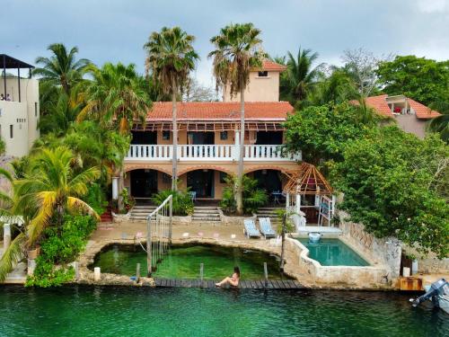 LM, Puerto Aventuras