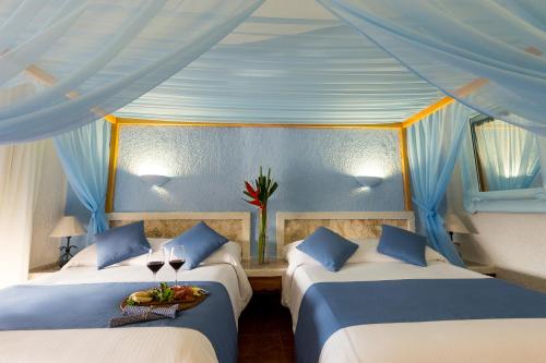 LM, Puerto Aventuras