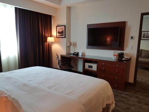 Holiday Inn and Suites Plaza Mayor, León
