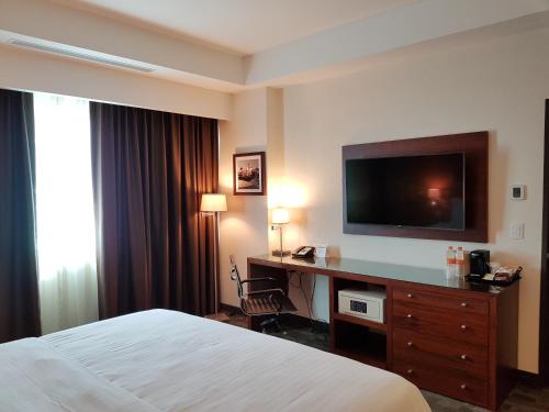 Holiday Inn and Suites Plaza Mayor, León
