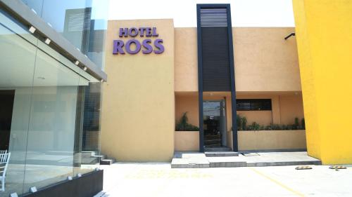 Ross, Morelia