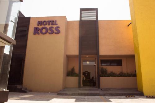 Ross, Morelia