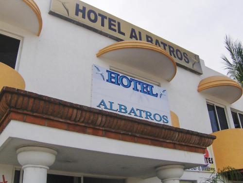 Albatros, Manzanillo