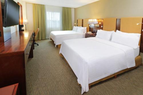 Holiday Inn and Suites Aeropuerto, Hermosillo