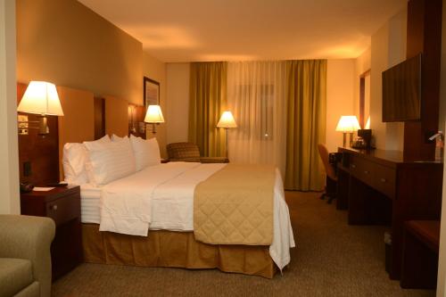 Holiday Inn and Suites Aeropuerto, Hermosillo