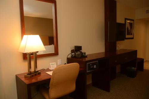 Holiday Inn and Suites Aeropuerto, Hermosillo