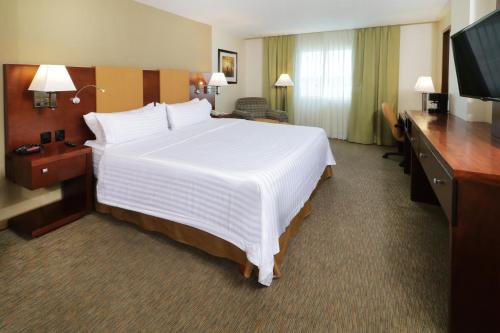 Holiday Inn and Suites Aeropuerto, Hermosillo