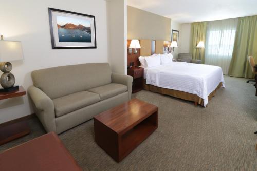 Holiday Inn and Suites Aeropuerto, Hermosillo