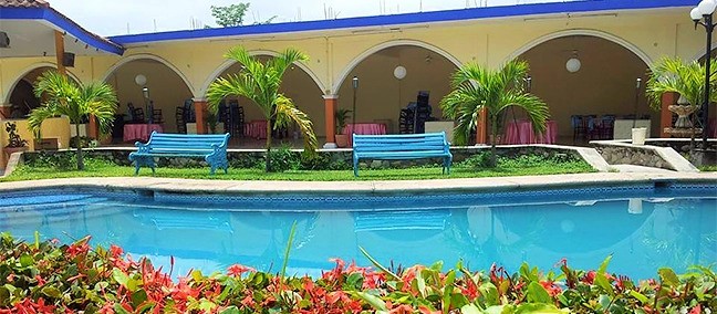 Las Fuentes del Bernal, Villa Manuel