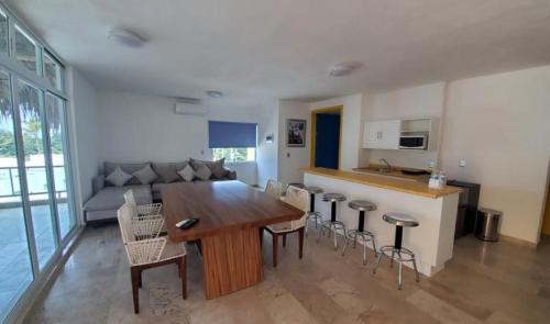 Miami Inn, Nuevo Vallarta