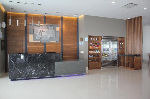 Holiday Inn Express and Suites Aeropuerto Terminal, Silao