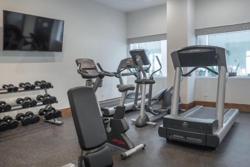 Holiday Inn Express and Suites Aeropuerto Terminal, Silao
