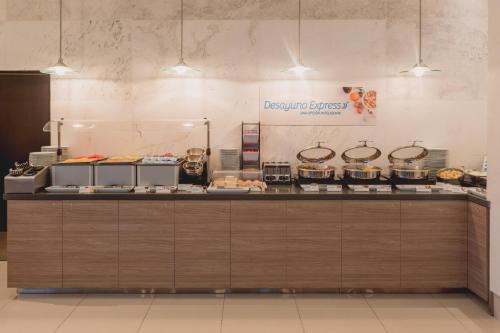 Holiday Inn Express and Suites Aeropuerto Terminal, Silao