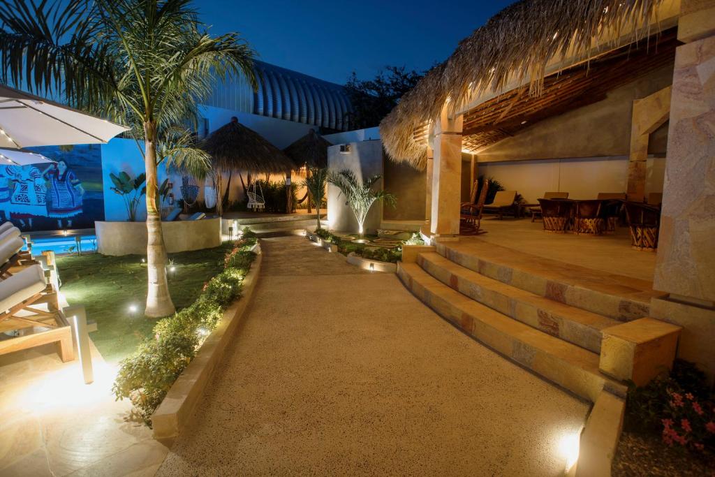Camino del Sol, Puerto Escondido