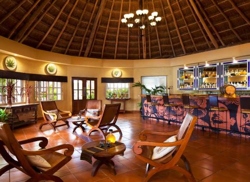 El Dorado Seaside Suites, Kantenah