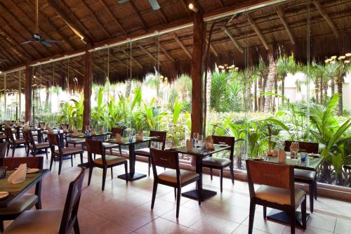 El Dorado Seaside Suites, Kantenah