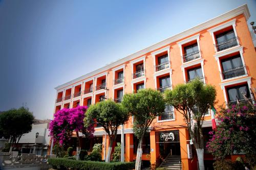 Emily, Pachuca