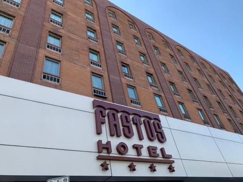 Fastos, Monterrey