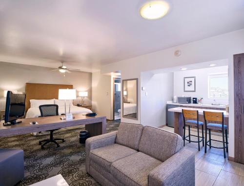 Holiday Inn and Suites, Chihuahua