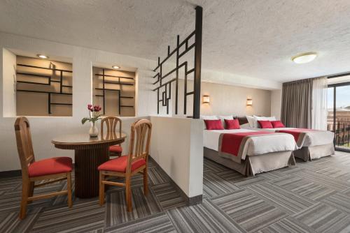 Ramada Plaza León, León