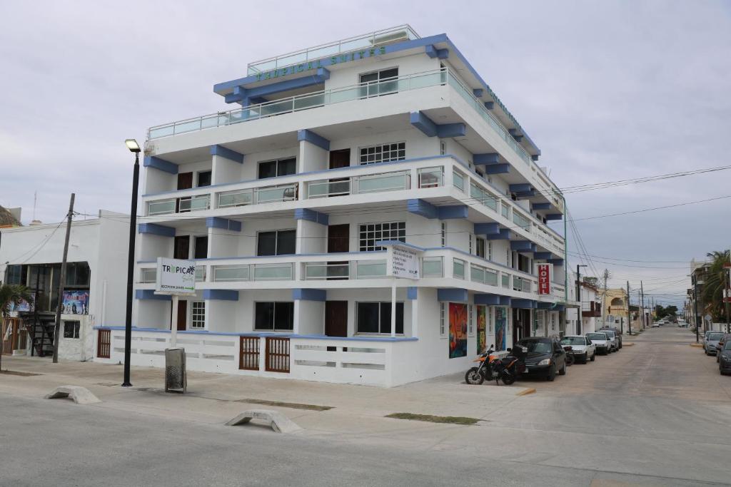 Tropical Suites, Progreso